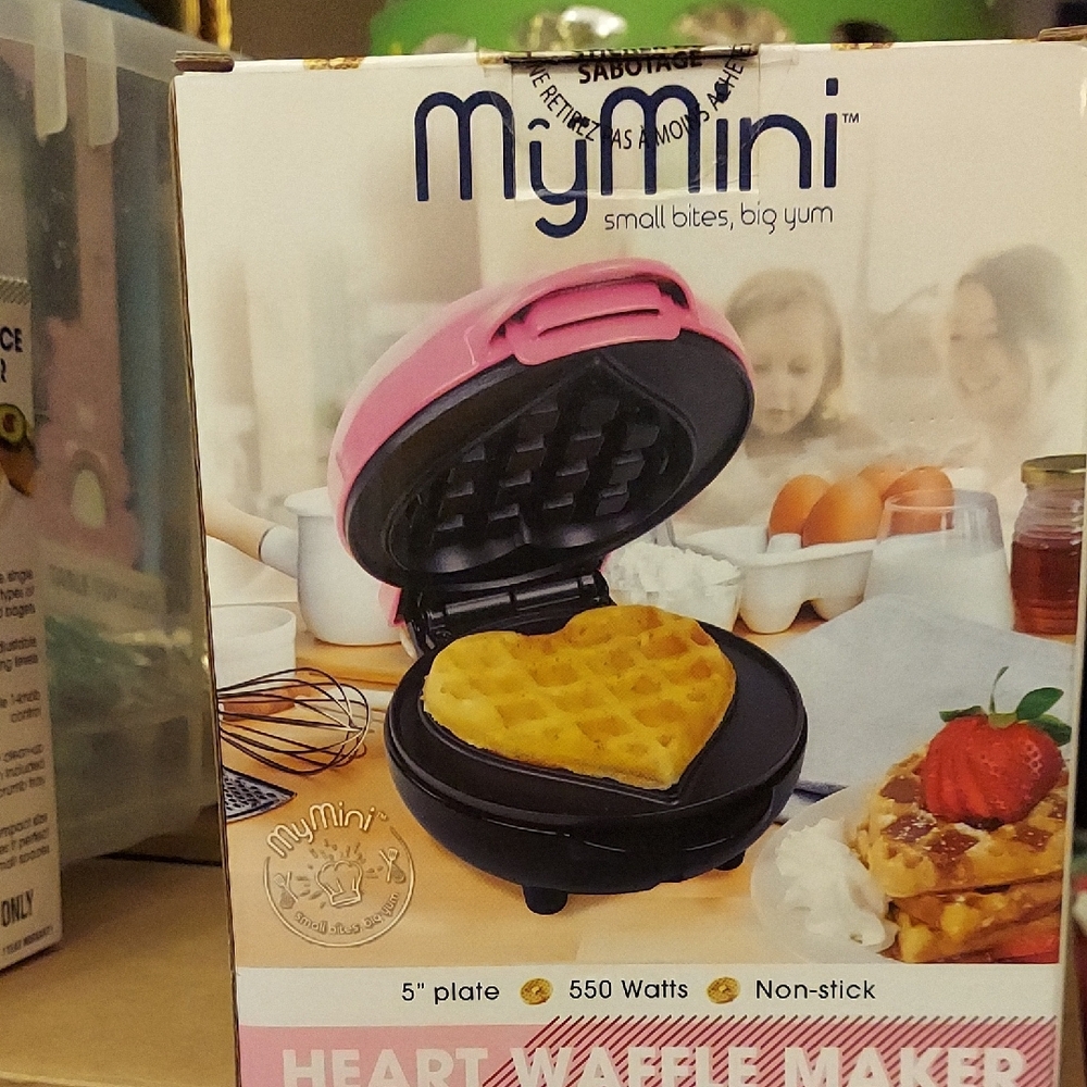 MyMini Heart Waffle Maker - Pink and Black